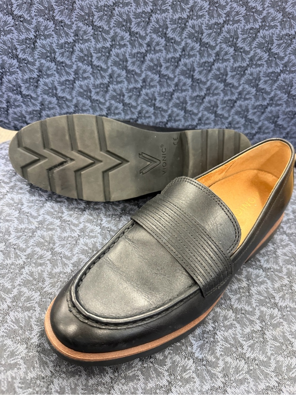 EUC Vionic Corrine Black Leather Penny Loafers Sz 10 - Picture 4 of 5